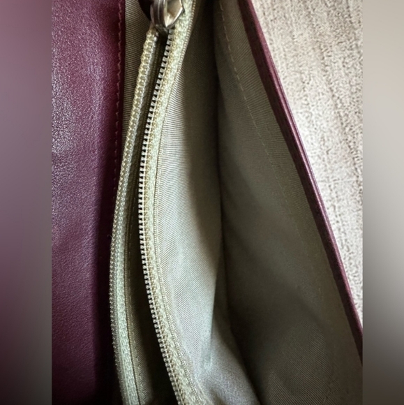 Chanel Rare Burgundy Yen Wallet - Vintage Patent Leather EUC - Picture 10 of 13